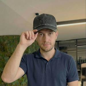 新着商品 X カネロ・アルバレス オリジナル カーブドブリム ヴィンテージ ベースボールキャップ マジシャンハット サテン裏地付き - Product Image 1