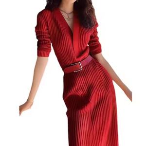 Robe longue élégante de style européen classique haut de gamme, col en V, tricot naturel uni, décontractée, écologique, pour l'automne et l'hiver - Product Image 1