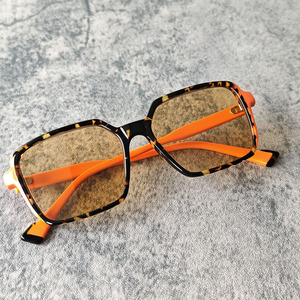 แว่นกันแดดโฟโตโครมิกทรงสี่เหลี่ยมเคลือบกรอบแว่นตาขนาดใหญ่ - Product Image 6