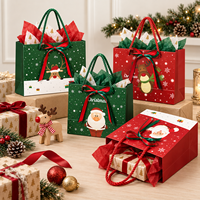 Sacs cadeaux en papier de Noël personnalisés en gros avec poignées en corde, motifs rouge et vert, nœuds, Père Noël, rennes, flocons de neige pour la vente au détail des fêtes