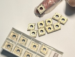 ราคาโรงงาน OEM CNMG120408 CNMG120404 CNMG120412 120404 120412 432 CNMG 120408 เม็ดมีดกลึง Cnmg120408 Cnmg1204 - Product Image 4