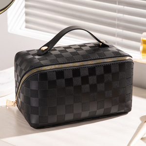 Trousse de Maquillage Multifonctionnelle en Cuir PU Écologique de Haute Qualité avec Fermeture Éclair et Motif Dessin Animé pour Femme – Vente en Gros - Product Image 4