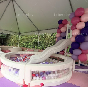 Piscine à balles transparente blanche pour enfants, structure en bois et plastique, parois confortables, pour usage intérieur/extérieur >20k - Product Image 3