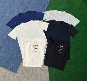 T-shirt de course pour homme léger, séchage rapide, respirant, élastique, bande réfléchissante, entraînement en extérieur, personnalisé ODM - Product Image 1