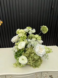 Composizione Floreale Artificiale per Matrimoni di Qingdao Golden Handicraft, Centrotavola con Ortensie Verdi e Rose Bianche per Decorazioni Nuziali - Product Image 5