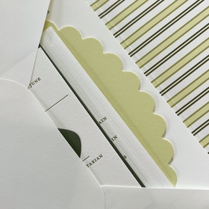 Carte d'invitation de mariage personnalisée avec impression vanille, imprimée en typographie, estampage à chaud doré, papier d'art, événement Black Tie, script élégant - Product Image 4