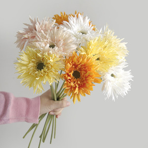 Flor de margarita artificial de seda con acabado cepillado, de un solo tallo y varios colores; Decoración artificial de gerbera blanca para marco de ventana del hogar - Product Image 1