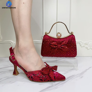Set di <span class=keywords><strong>scarpe</strong></span> e borse italiane all'ingrosso all'ingrosso di oro Sinya Set di borse e <span class=keywords><strong>scarpe</strong></span> medie di alta qualità da <span class=keywords><strong>donna</strong></span> - Product Image 2