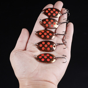 Cuillère à leurre brillant simulé 3.3cm 2.6g Attire les poissons micro-dimensionnés Tilapia Brochet Truite Bass Catfish Fishing Rivers Made ABS Material - Product Image 5