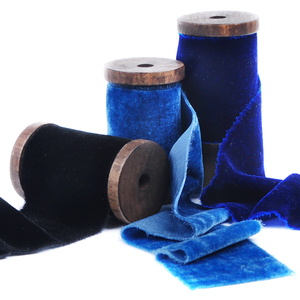 Cintas de decoración de gran oferta, tamaño personalizado, 10mm, 20mm, <span class=keywords><strong>50mm</strong></span>, <span class=keywords><strong>cinta</strong></span> de lujo de <span class=keywords><strong>terciopelo</strong></span> deshilachado de doble cara para envolver flores de regalo - Product Image 1