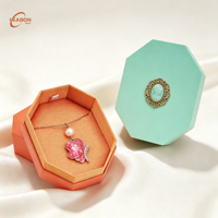 Boîte en papier rigide hexagonale avec logo personnalisé, fermeture magnétique, revêtement UV, emballage pour bague, collier, pendentif, coffret cadeau de mariage