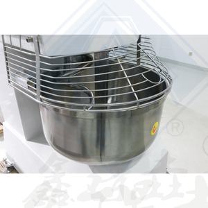 Máquina mezcladora de masa en espiral eléctrica industrial, máquina mezcladora de <span class=keywords><strong>harina</strong></span> de acero inoxidable a <span class=keywords><strong>precio</strong></span> competitivo a la venta - Product Image 3