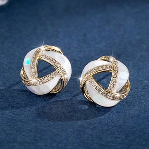 Orecchini a Perno Scintillanti e Lucidi per Donne, Eleganti Orecchini da Indossare Quotidianamente e per Feste, Gioielli alla Moda - Product Image 1