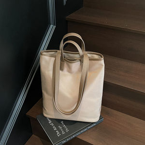 Bolso de Mano de Moda para Mujer, Verano 2025, Nuevo Diseño, Material de Nailon, Bolso de Hombro con Solapa y Cierre Decorativo, Correa Individual, Marca HYMT - Product Image 4