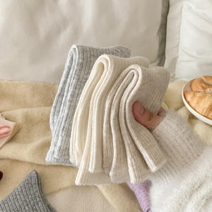 महिलाओं के लिए ठोस रंग मिड-ट्यूब ऊन मोजे महिलाओं के लिए ठोस रंग मध्य-ट्यूब ऊन मोजे शरद ऋतु सर्दियों के लिए - Product Image 4