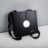 Boîte cadeau personnalisée à double ouverture sur deux côtés en matériaux recyclés avec laminage mat et gaufrage, design écologique et portable