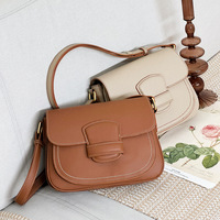 Collection Été 2025 : Sac Selle Exquis en Cuir Véritable Italien, Porté Épaule ou Croisé, avec Rabat et Grande Fermeture Éclair