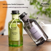 Flacon coloré, parfum haut de gamme extrait de plantes, emballage vintage en boîte grise, fonction air frais