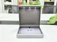 Boîte à bijoux LED grise octogonale de luxe avec logo personnalisé pour présentoir d'emballage de diamants