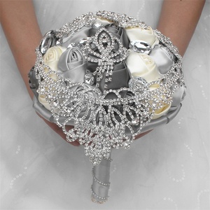 <span class=keywords><strong>Bouquet</strong></span> <span class=keywords><strong>de</strong></span> <span class=keywords><strong>mariée</strong></span> en soie rose et cristal, <span class=keywords><strong>bouquet</strong></span> <span class=keywords><strong>de</strong></span> <span class=keywords><strong>mariée</strong></span> à la main pour mariage - Product Image 4