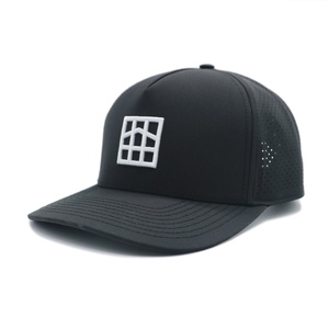 หมวกกอล์ฟปักลาย 5 ชิ้นแบบกำหนดเอง พร้อมโลโก้ยางตัดด้วยเลเซอร์ ปรับขนาดได้ด้วยตัวล็อคแบบ Snapback - Product Image 1