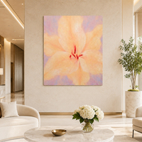 Peinture à l'huile impressionniste de gladiolus en gros plan, pétales de pêche crème, centre cramoisi, effet flou doux, art sur toile peint à la main