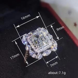 Anillo de Diamantes de Corte Esmeralda de Lujo Q580, Anillo de Compromiso para Mujer con Diamantes Naturales, Diseño de Halo Chapado en Oro de 14K - Product Image 4