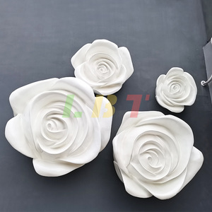 Escultura de Rosa Blanca de Resina y Fibra de Vidrio Libit, Decoración Artística para Oficina o Exteriores, Forma Irregular, Hecha a Mano, Lbt 629 - Product Image 3