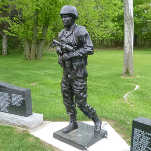 Escultura de Metal Personalizada para Exteriores BLVE, Monumento de Guerrero Arrodillado de Tamaño Real, Estatua de Bronce de Guerrero Combatiente - Product Image 6