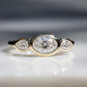 East West 1,75 CTW, conjunto de bisel de corte ovalado, anillo de compromiso de moissanita de tres piedras, anillo de Boda nupcial, joyería de Material de acero para mujer - Product Image 1