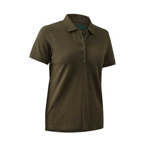 Polo minimaliste pour femme mettant en valeur les lignes nettes, tissu doux et options de tenue polyvalentes - Product Image 2