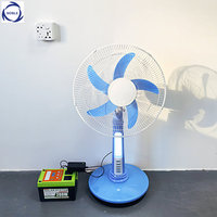 Nouveau ventilateur de table solaire AC/DC 16 pouces pour l'été, le camping, avec lumières LED et panneaux solaires