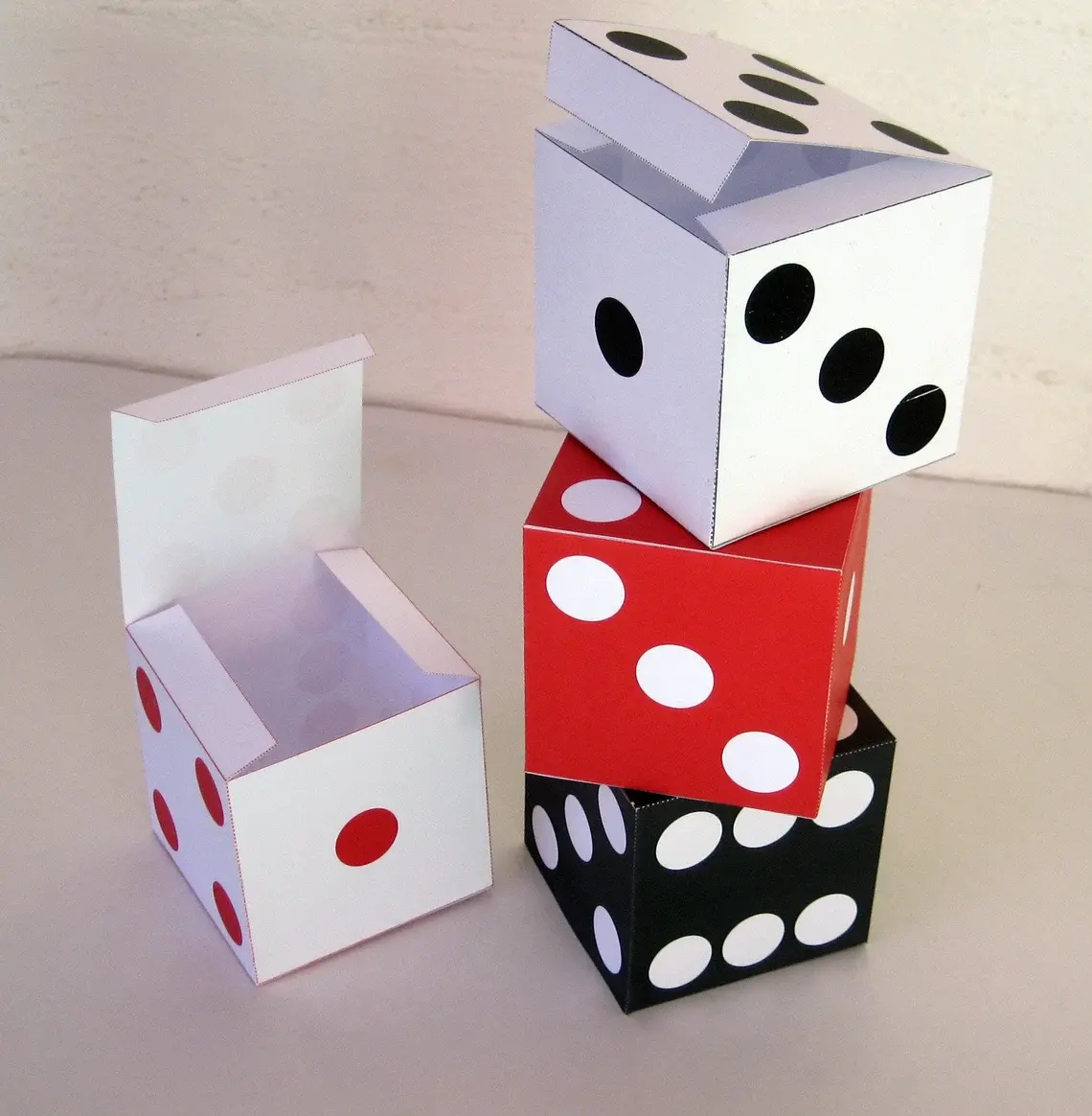 TRIHO TRb-1135 Lucky Dice Gift Boxes Black and White Party plus Red and White Favor Box