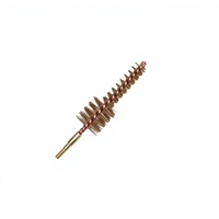 Brosse de nettoyage de canon en bronze et acier inoxydable, design léger, pour le tir et la chasse, scène d'éclairage sur fond blanc