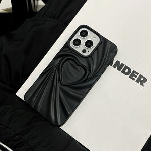 เคสโทรศัพท์ iPhone 16 Pro Max รุ่น 17Pro 3D ลายจีบหัวใจแบบอินสไตล์ เนื้อนุ่ม สีพื้นเรียบ ให้สัมผัสเหมือนผิว  ใช้ได้กับ iPhone 15 และ 11 ด้วย - Product Image 4