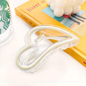 Pince <span class=keywords><strong>à</strong></span> cheveux goutte d'huile creuse coeur doux pour les femmes <span class=keywords><strong>à</strong></span> la mode de haute valeur conception de requin matière plastique pour la fête arrière de la tête Updo - Product Image 4