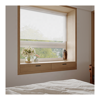 Fenêtre en baie Marvin Box en acier au design élégant et confortable pour chambre à coucher avec des formes courbes
