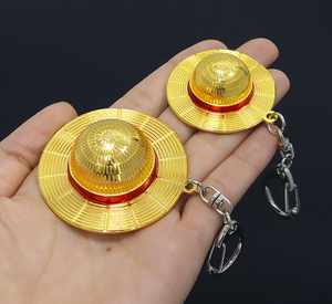Porte-clés 3D en métal style <span class=keywords><strong>chapeau</strong></span> <span class=keywords><strong>de</strong></span> <span class=keywords><strong>paille</strong></span> anime, mini pendentif <span class=keywords><strong>chapeau</strong></span> tressé, porte-clés en bronze antique doré pour breloque <span class=keywords><strong>de</strong></span> sac, cadeau pour fans et enfants - Product Image 2
