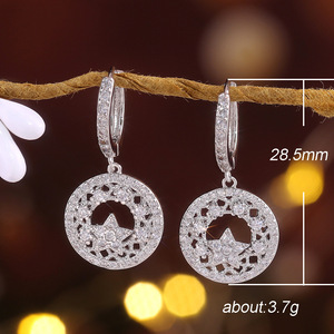 Eleganti Orecchini Floreali Traforati per Donne, Orecchini Scintillanti con Fiori Intagliati, Gioielli di Moda Quotidiana - Product Image 5