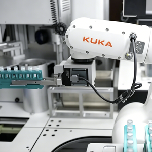 หุ่นยนต์อุตสาหกรรม KUKA <span class=keywords><strong>KR7</strong></span> R900-3 แบบ 6 แกน พร้อม PLC เกียร์บ็อกซ์ มอเตอร์เซอร์โวไฟฟ้า ระบบขับเคลื่อน IP67 ป้องกันน้ำและฝุ่น สำหรับสถานีงานอัตโนมัติในห้องปฏิบัติการ - Product Image 1