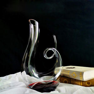 Decantador de Vino Clásico de Cristal sin Plomo, Soplado a Mano, de Alta Transparencia, Base Ancha, Cousino Macul CR - Product Image 6