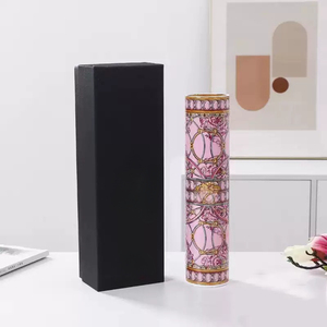 Jarrón de porcelana minimalista de estilo europeo, adorno decorativo de cerámica para encimera exquisito de gama alta - Product Image 5