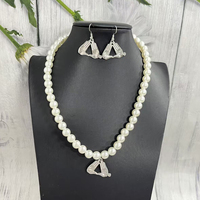 Boucles d'oreilles et collier avec breloque en forme de main de la Sororité Delta Greek Life, bijoux à thème universitaire, cadeau pour femmes