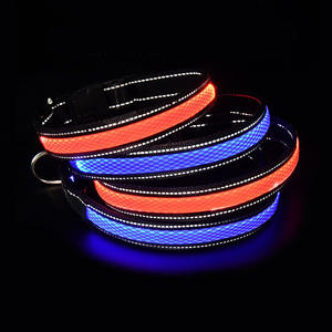Luces LED Collares para perros y mascotas Poliéster ajustable que brilla en la noche Mascota Perro Gato Cachorro Seguro <span class=keywords><strong>Collar</strong></span> intermitente luminoso Suministros para mascotas - Product Image 1