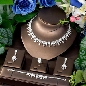 Set di 4 Orecchini a Goccia d'Acqua con Zirconia Cubica, Catena del Sogno e dell'Amore, per Sposa, Regalo di Nozze, Festa, in Ottone, Collezione 2025 - Product Image 1