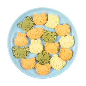 ชุดที่ตัดคุ้กกี้รูปสัตว์สีเหลือง8ชิ้นที่ตัดคุ้กกี้รูปหมีเสือทำจากพลาสติกพร้อมที่ปั๊มรูปตัวตัดคุกกี้ - Product Image 3