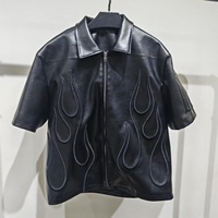 Veste Streetwear Homme en Similicuir à Manches Courtes avec Fermeture Éclair, Motif Patte de Chien Flammée Gaufrée Personnalisée, Coupe Boxy, Style Punk Ample Hip Hop