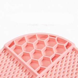 แผ่นรองเลียสำหรับสัตว์เลี้ยงทำจากซิลิโคนแบบพับได้แผ่นรองเลียแบบรังผึ้งสำหรับสุนัขอย่างช้าๆพร้อมตัวดูดสไตล์ถ้วยน่ารักสินค้ามา2025 - Product Image 2