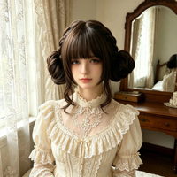 Perruque tressée double couche brun foncé avec longue frange et cheveux bouclés. Il est parfait pour le style Lolita et les jeux de rôle.