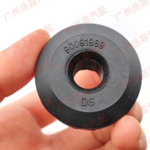 ยางรองแท่นเครื่อง Vauxhall Opel Baic รุ่น 90091989 สำหรับอินเตอร์คูลเลอร์ ถังน้ำ และบล็อกกันสั่น - Product Image 1